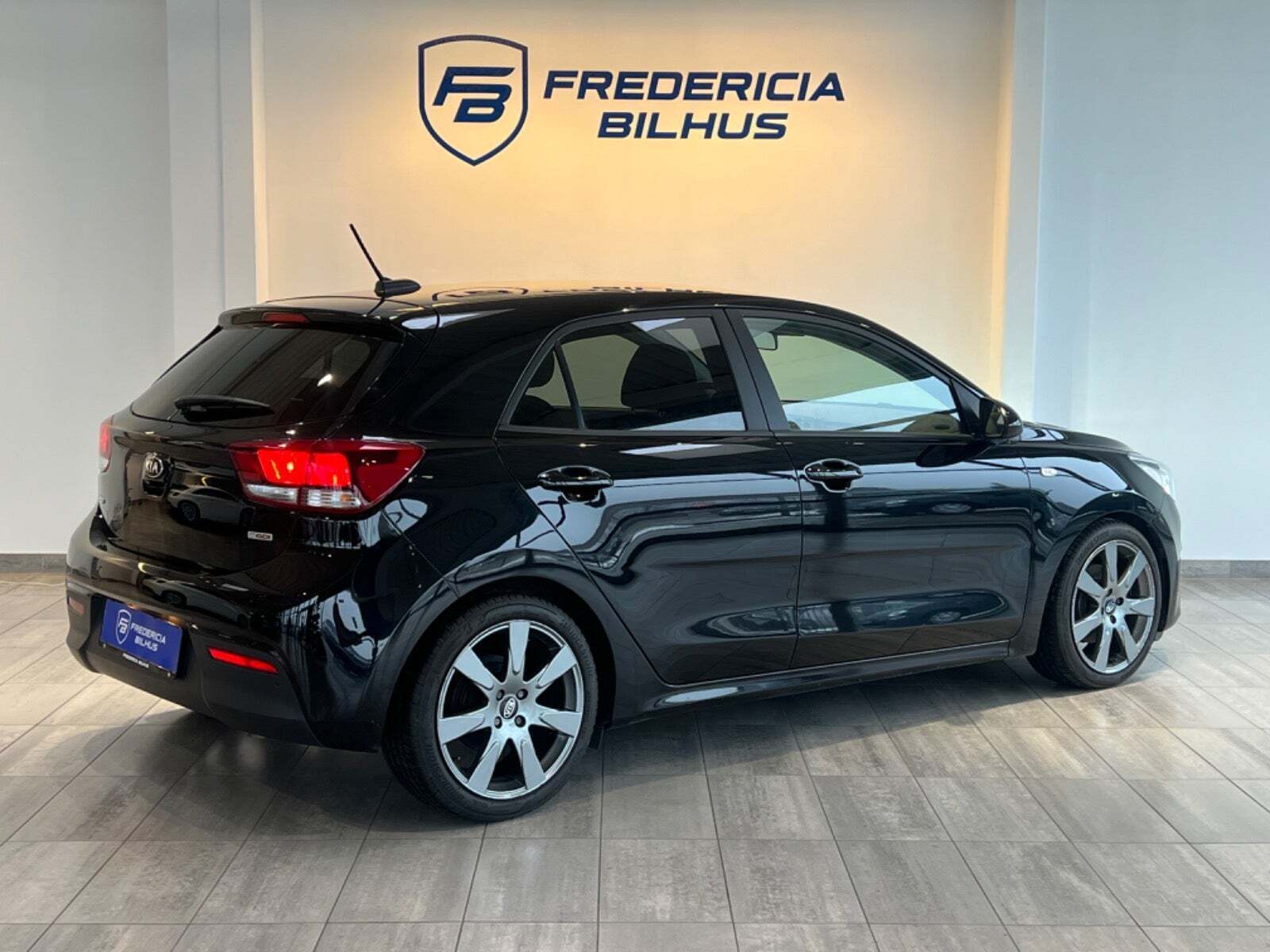 Sort Kia Rio fra 2019