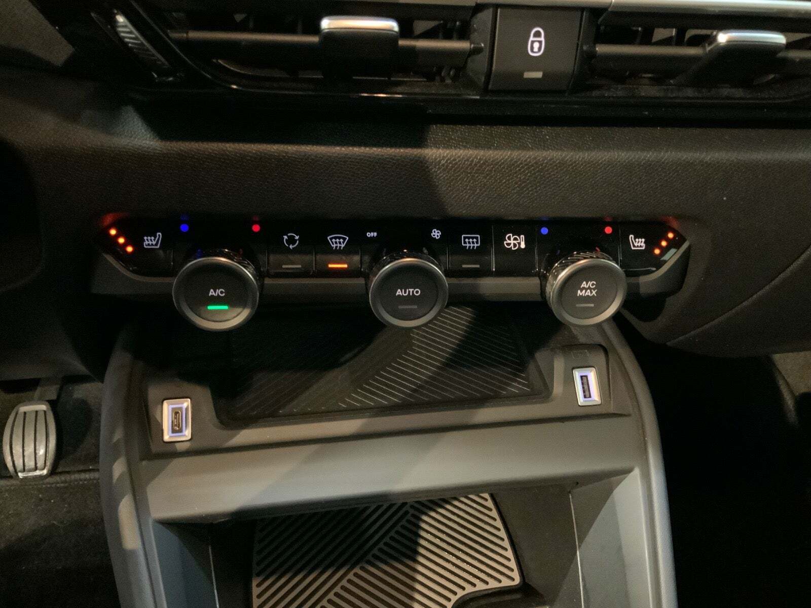 Sort Citroën C4 fra 2023