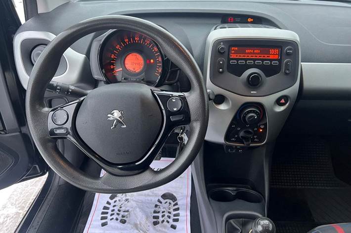 Sort Peugeot 108 fra 2015