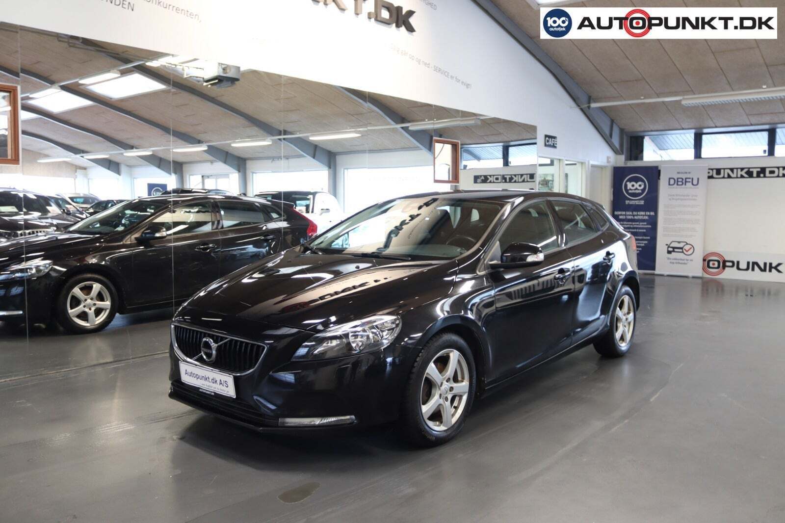 Sort Volvo V40 fra 2017