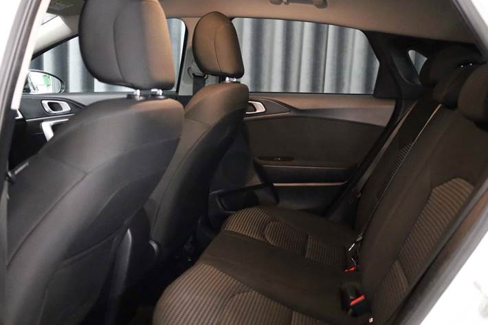 Hvid Kia Ceed fra 2019