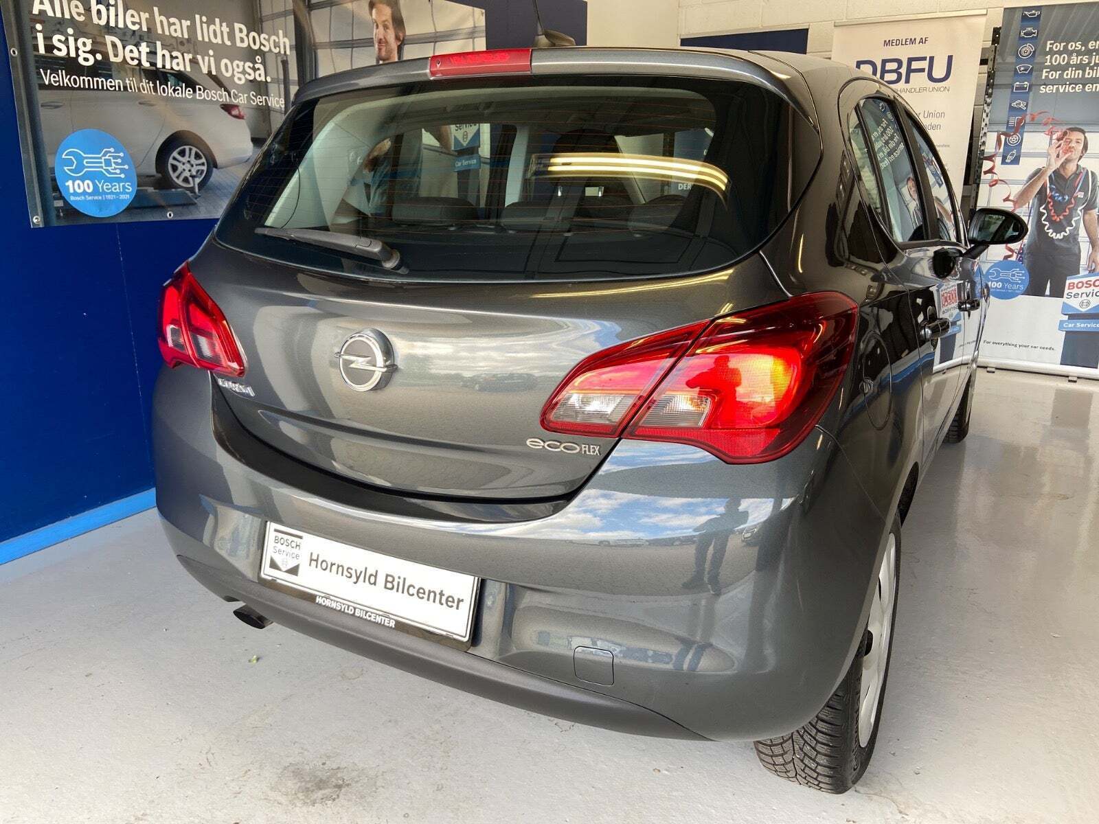 Grå Opel Corsa fra 2017