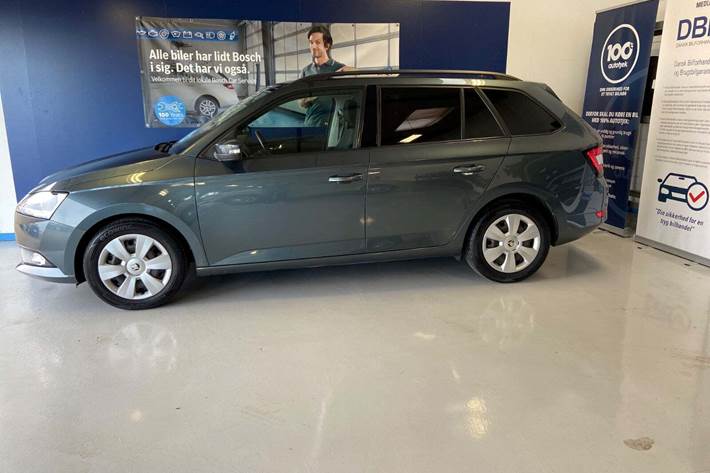 Grå Skoda Fabia fra 2022