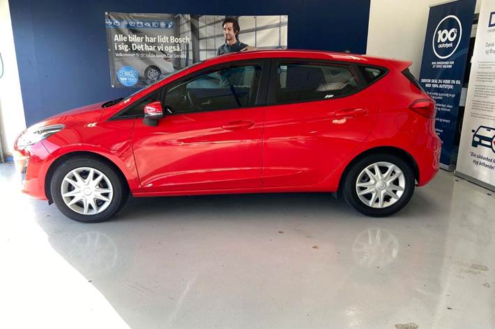 Rød Ford Fiesta fra 2019