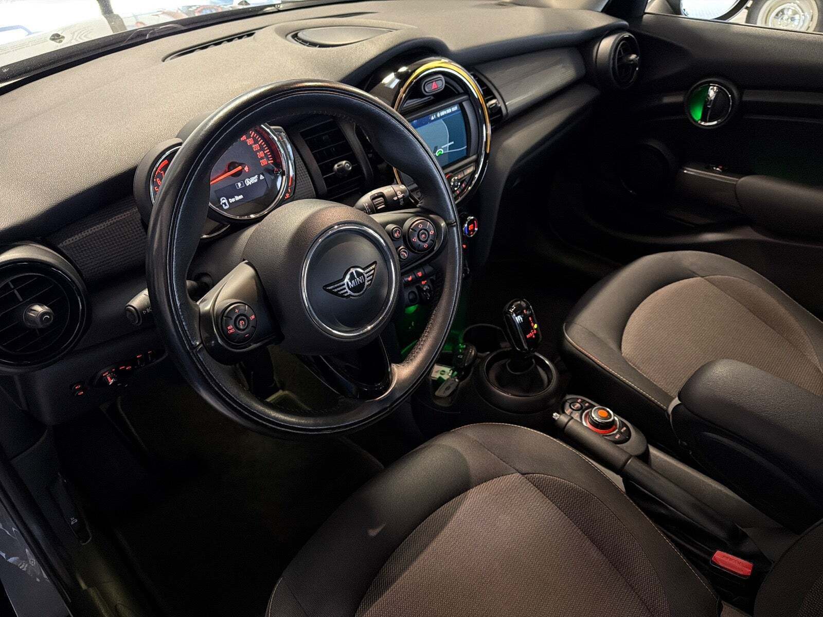 Mini Cooper 1,5 Essential aut.