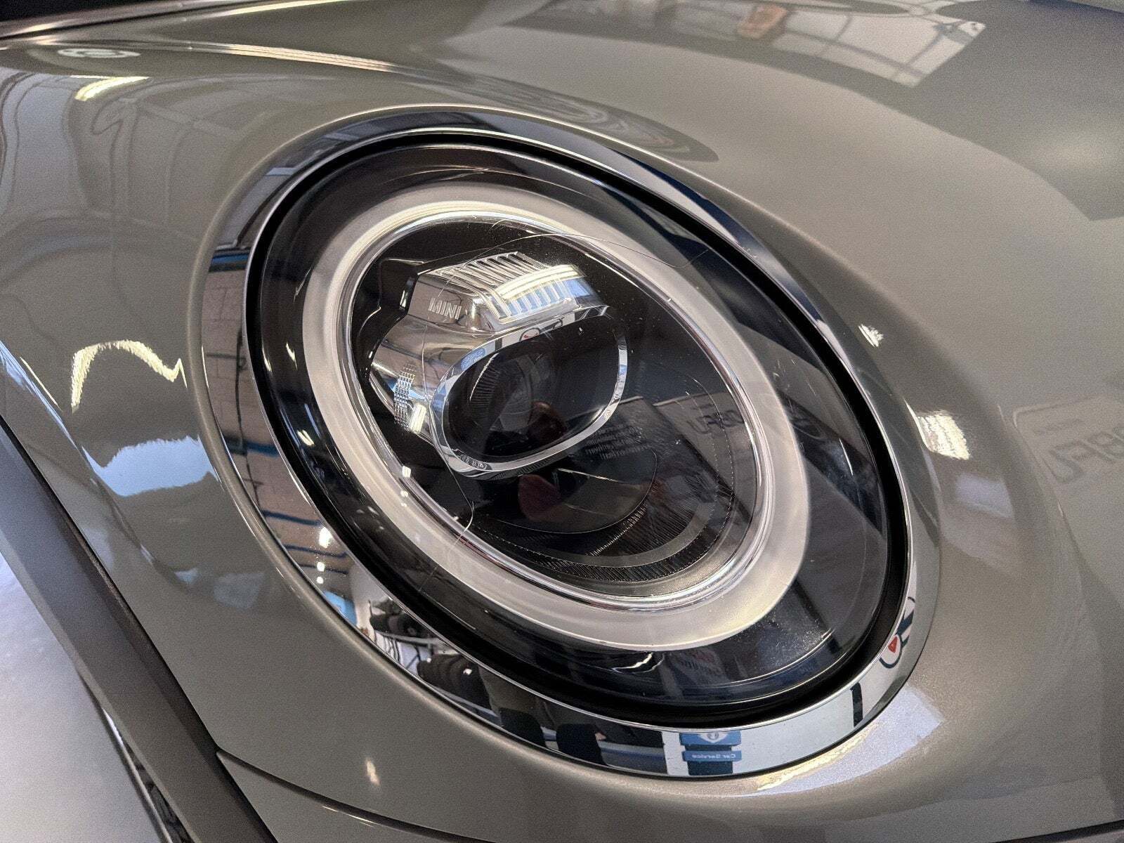 Grå Mini Cooper fra 2018