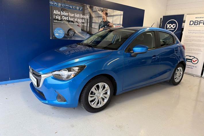 Blå Mazda 2 fra 2015