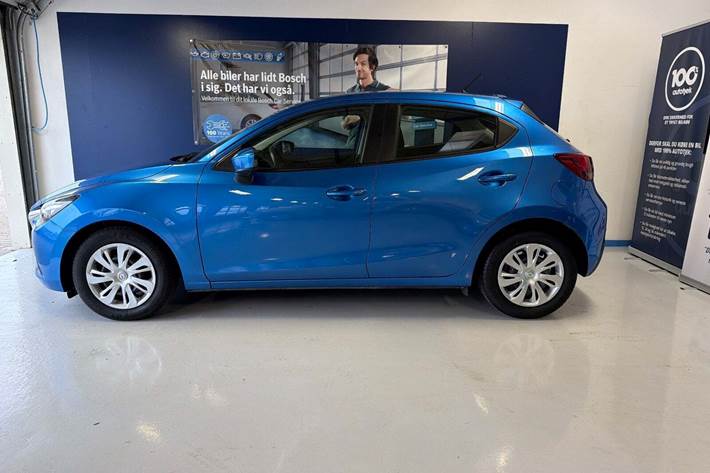 Blå Mazda 2 fra 2015