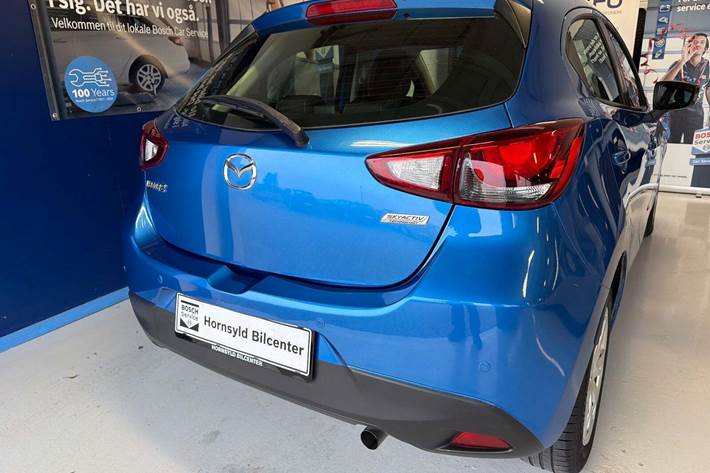 Blå Mazda 2 fra 2015