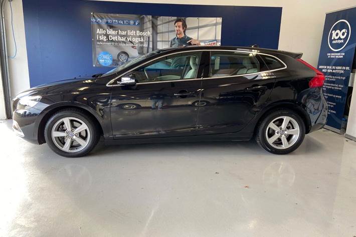 Sort Volvo V40 fra 2012
