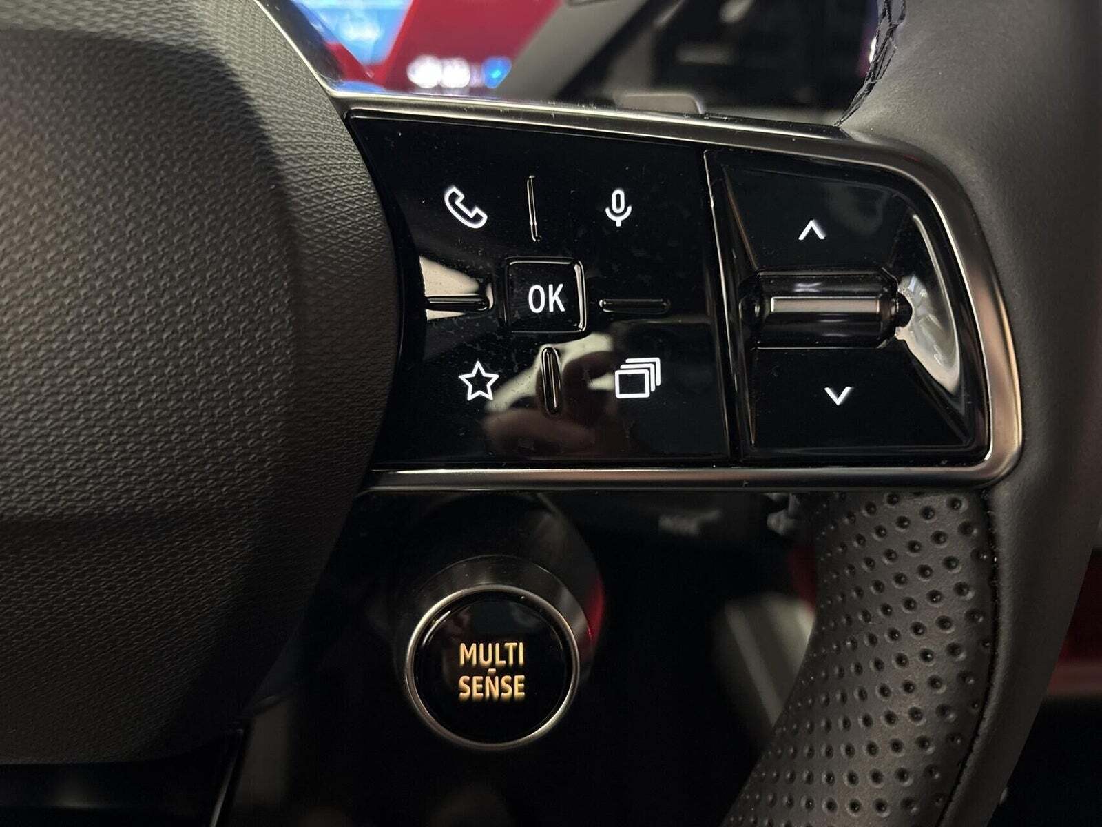 Grøn Renault 4 E-Tech fra 2025