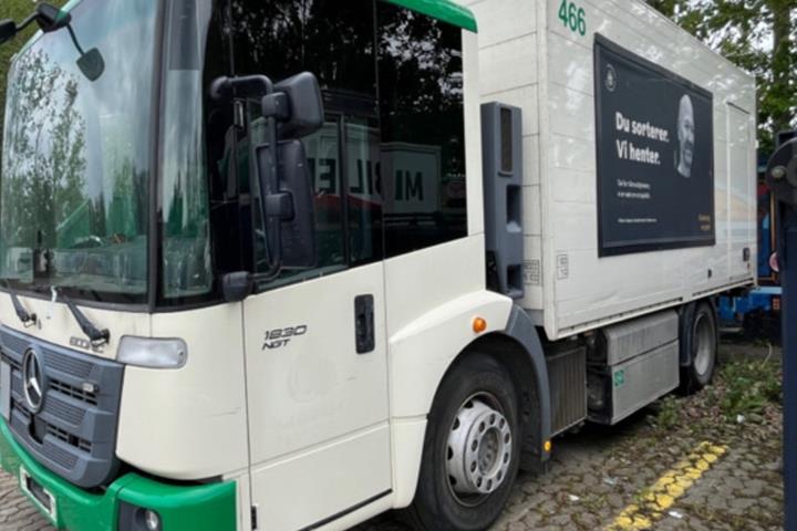 Beige Mercedes Econic 1830 fra 2016