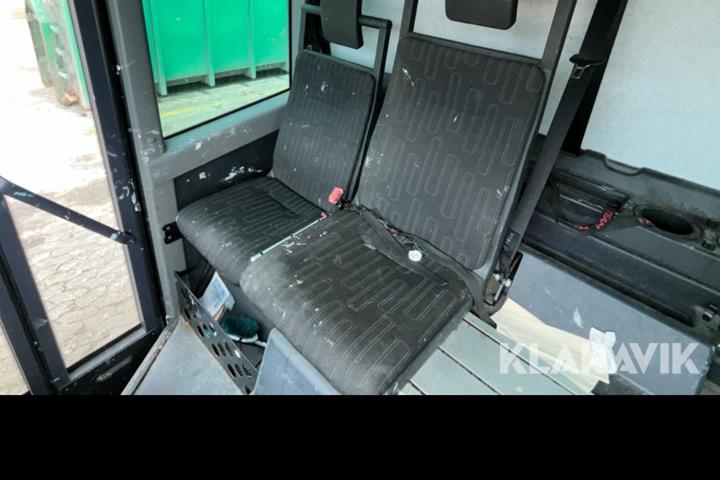 Beige Mercedes Econic 1830 fra 2016
