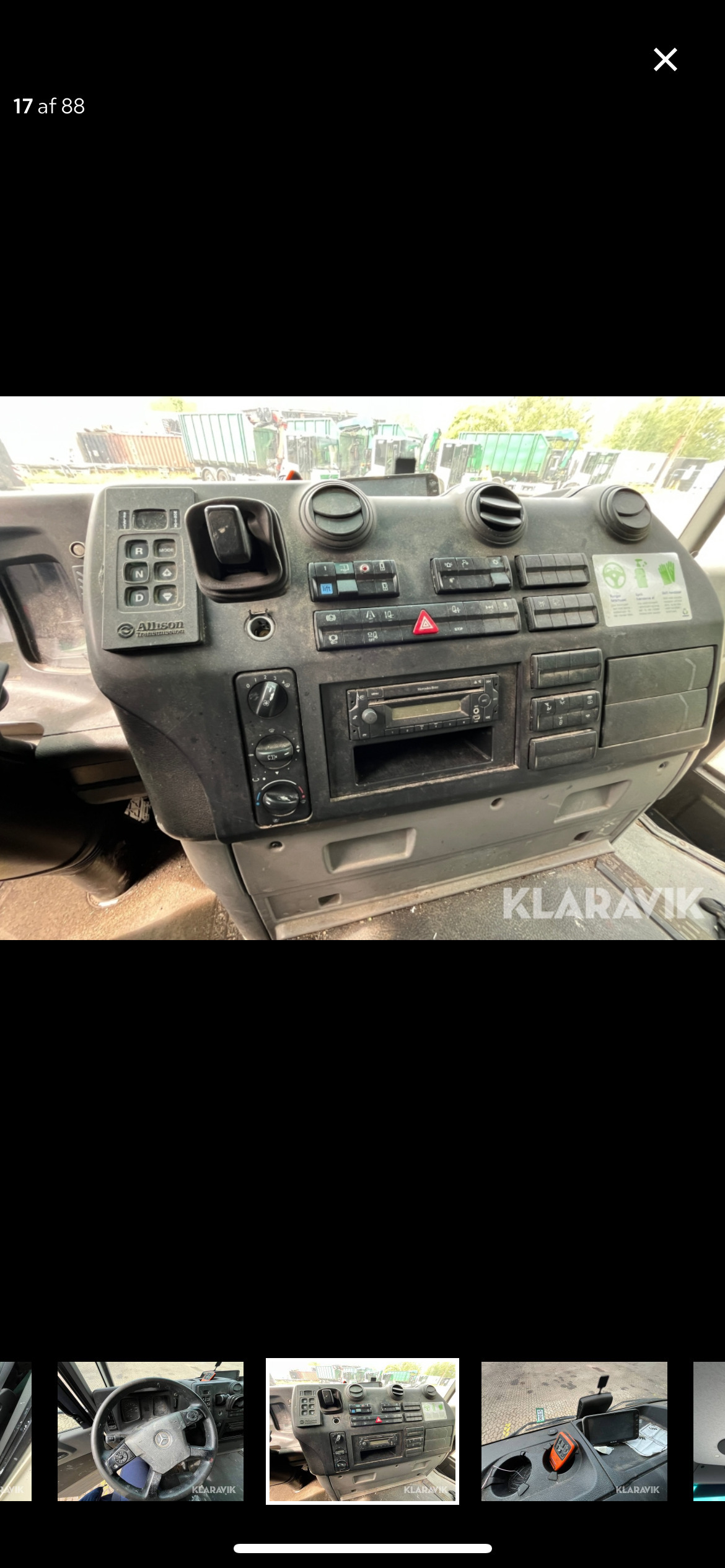 Beige Mercedes Econic 1830 fra 2016