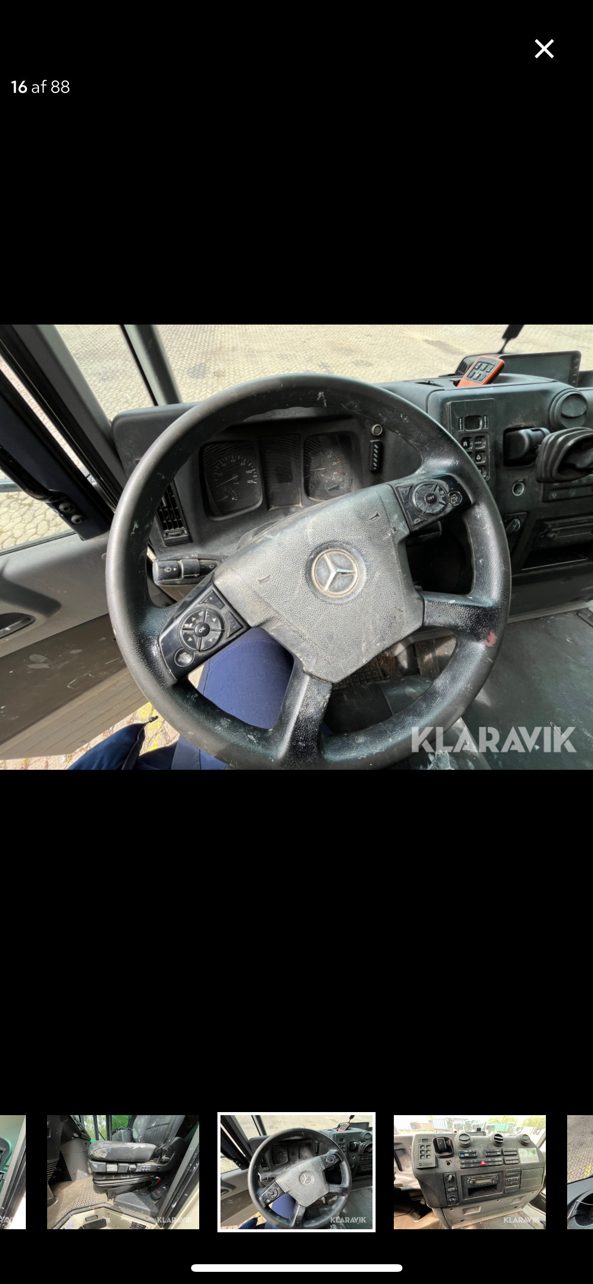 Beige Mercedes Econic 1830 fra 2016