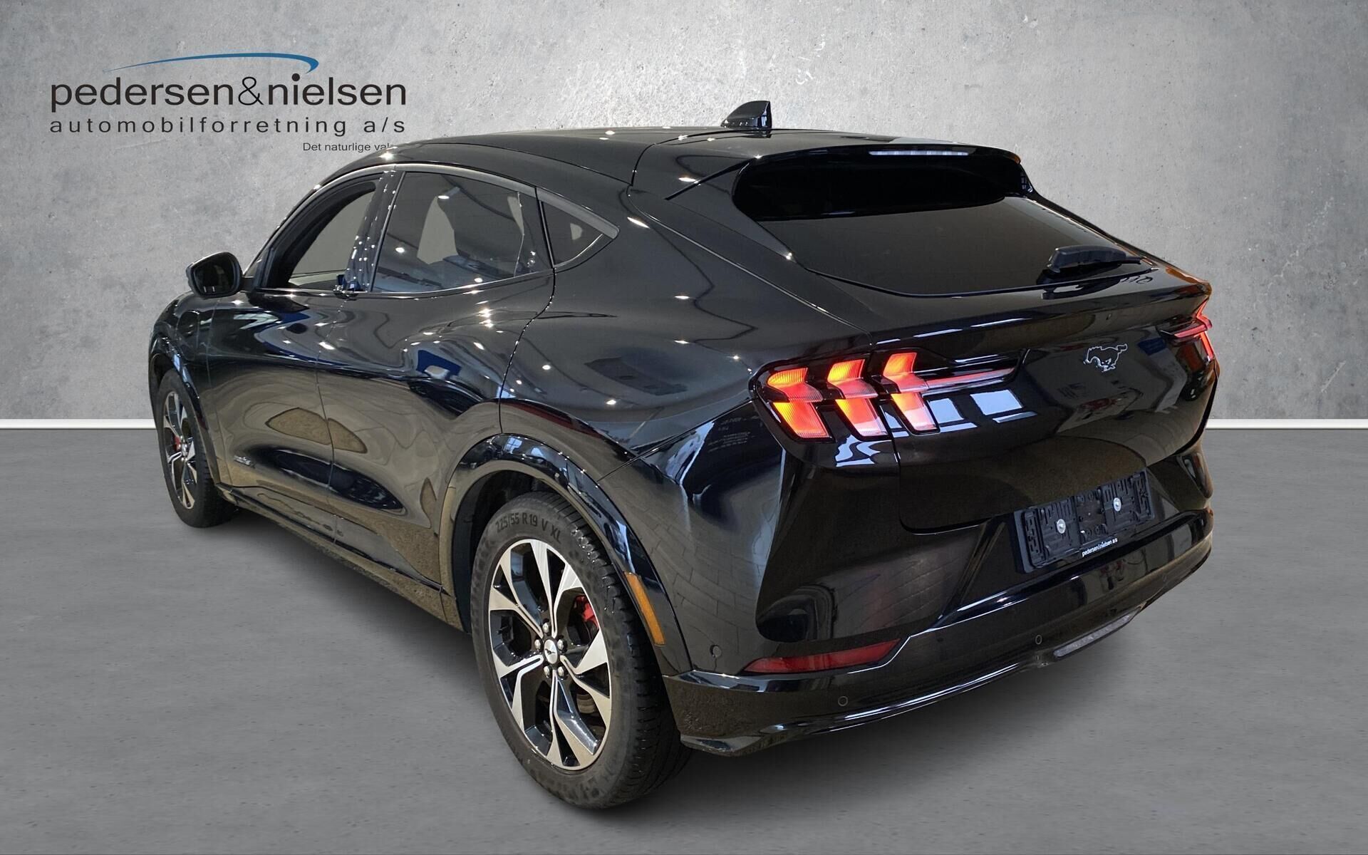 Sort Ford Mustang Mach-E fra 2024