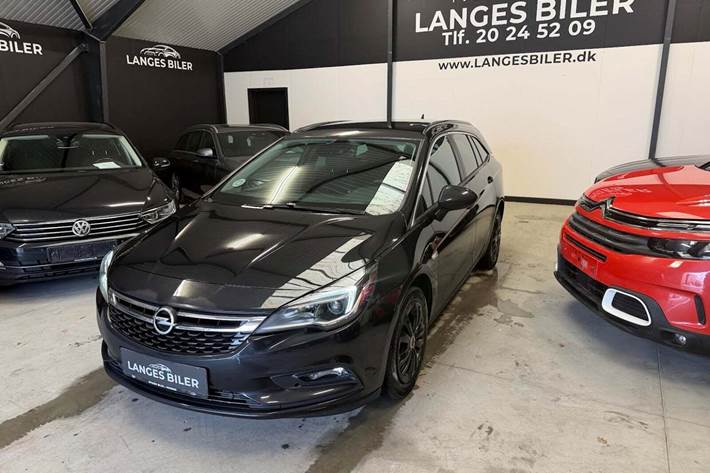 Sort Opel Astra fra 2016