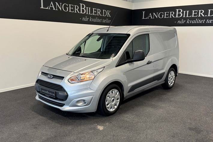 Sølv Ford Transit Connect fra 2015 set udefra