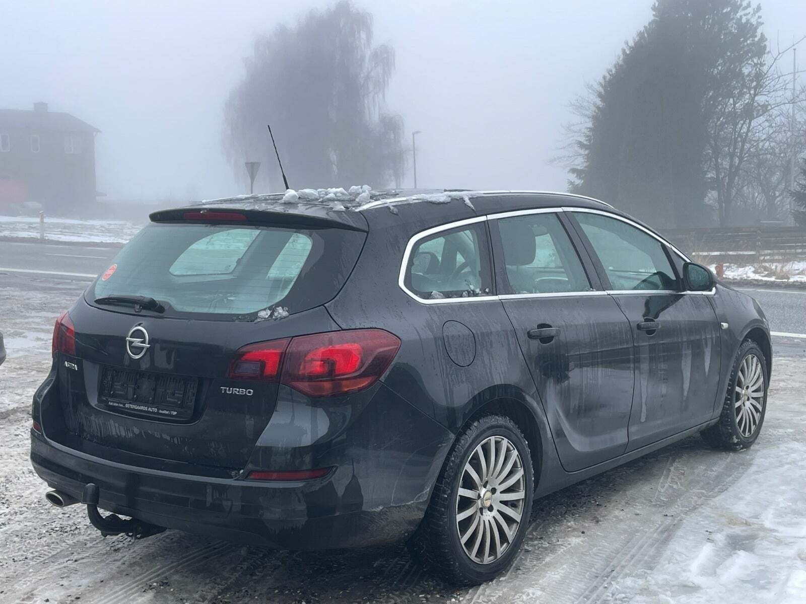 Sort Opel Astra fra 2012