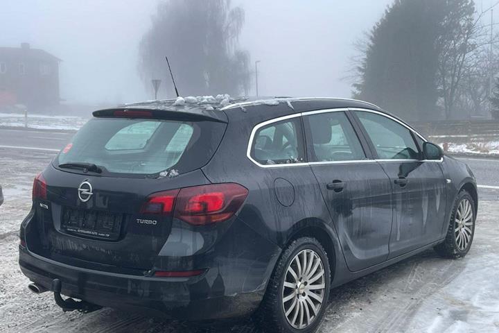 Sort Opel Astra fra 2012