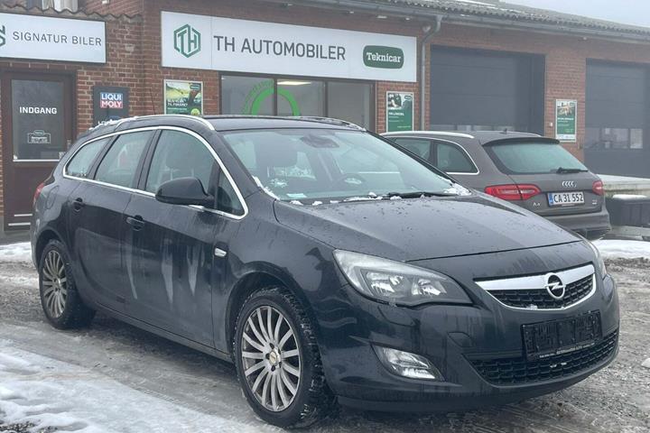 Sort Opel Astra fra 2012
