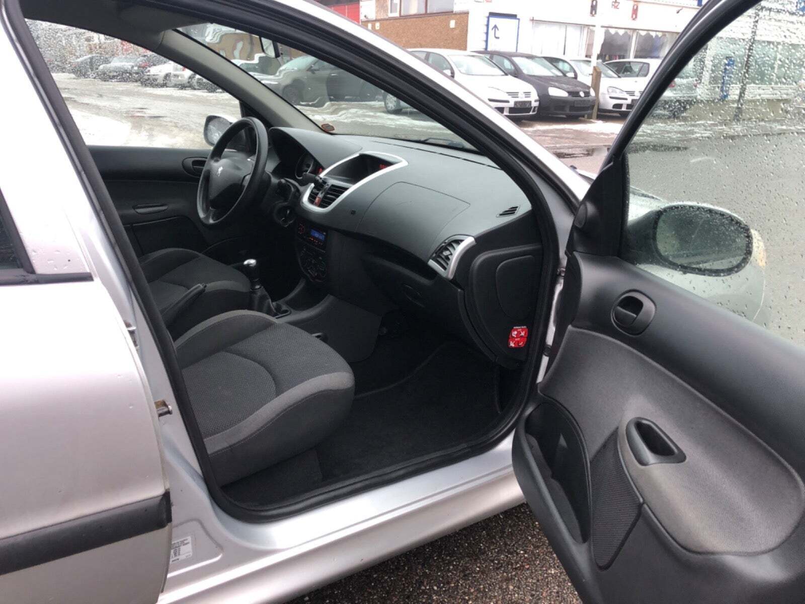 undefined Peugeot 206+ fra 2011 set indefra