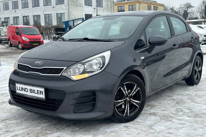 Grå Kia Rio fra 2015