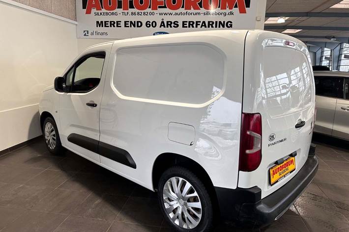 Hvid Peugeot Partner fra 2019