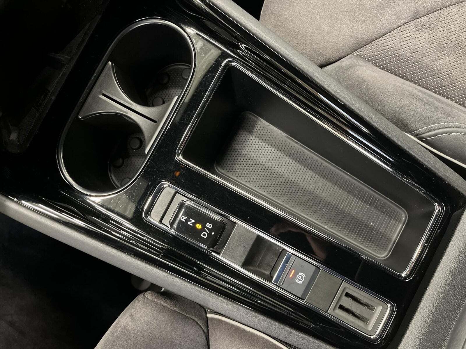 Hvid Skoda Enyaq fra 2023