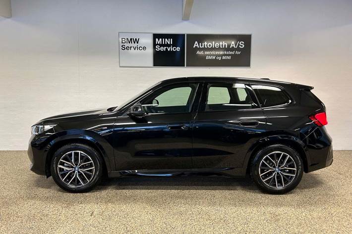 Sort BMW iX1 fra 2025