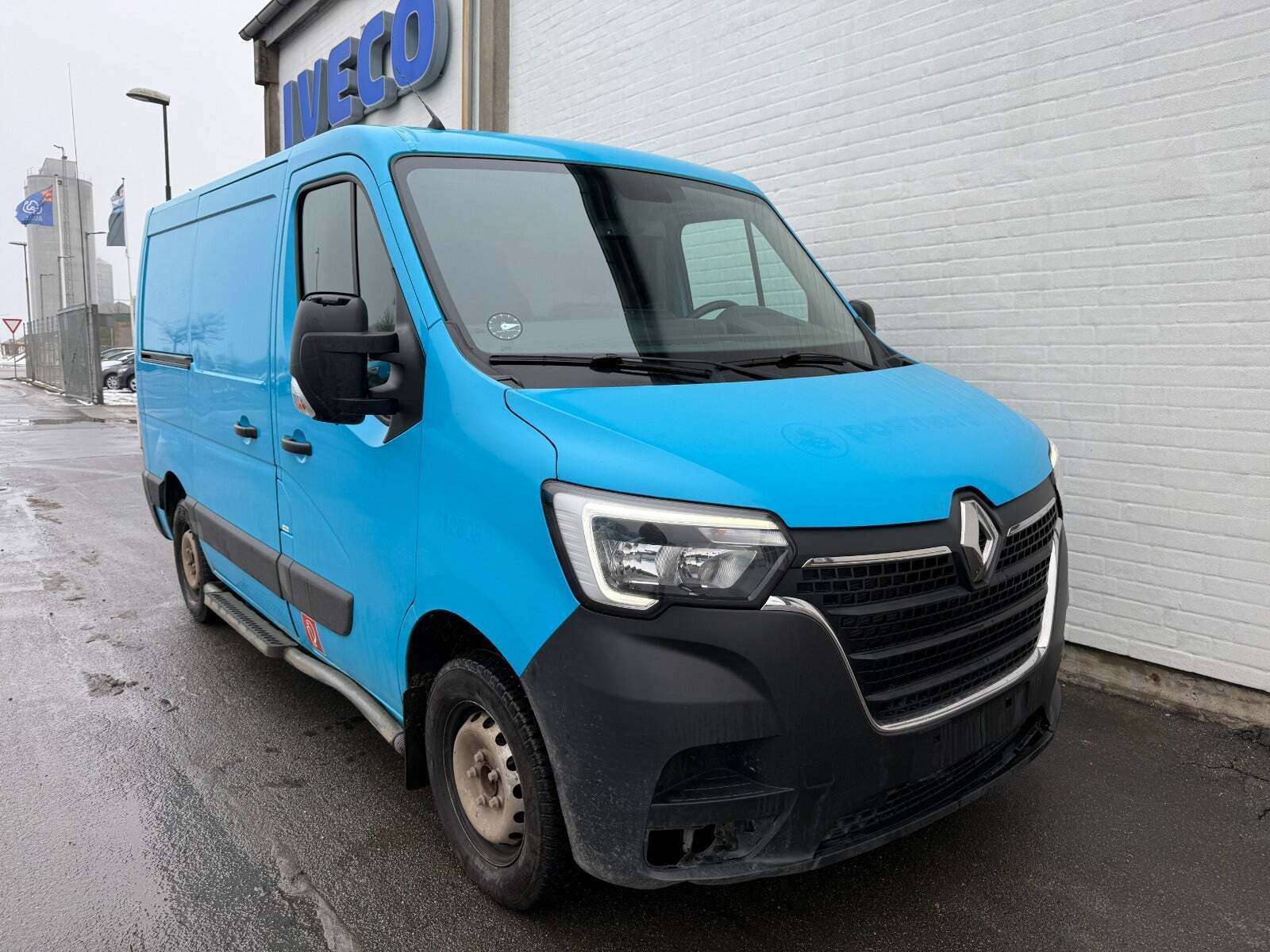 Blå Renault Master IV T33 fra 2019