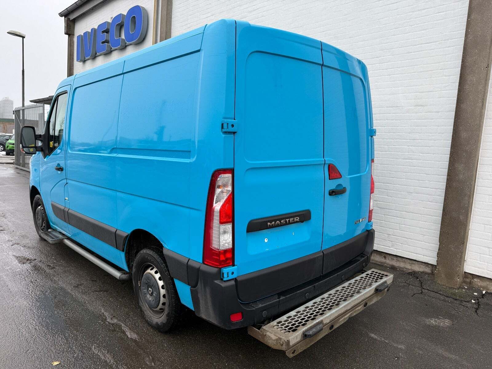 Blå Renault Master IV T33 fra 2019