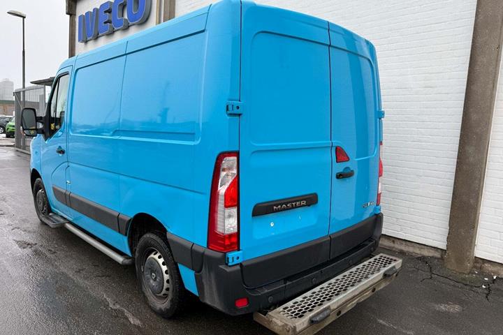Blå Renault Master IV T33 fra 2019