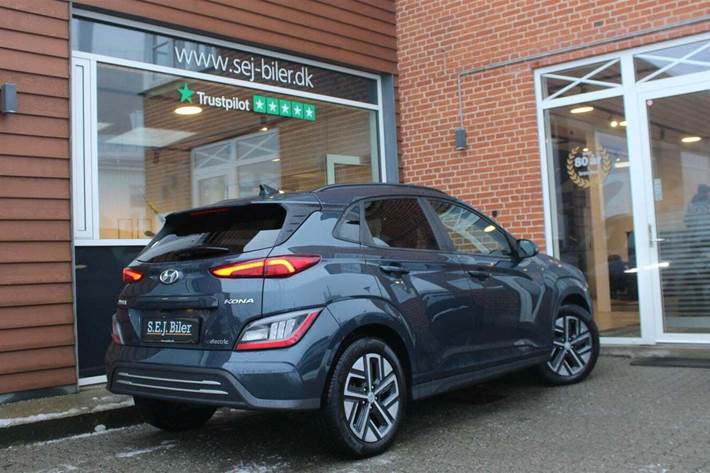 Blå Hyundai Kona fra 2021