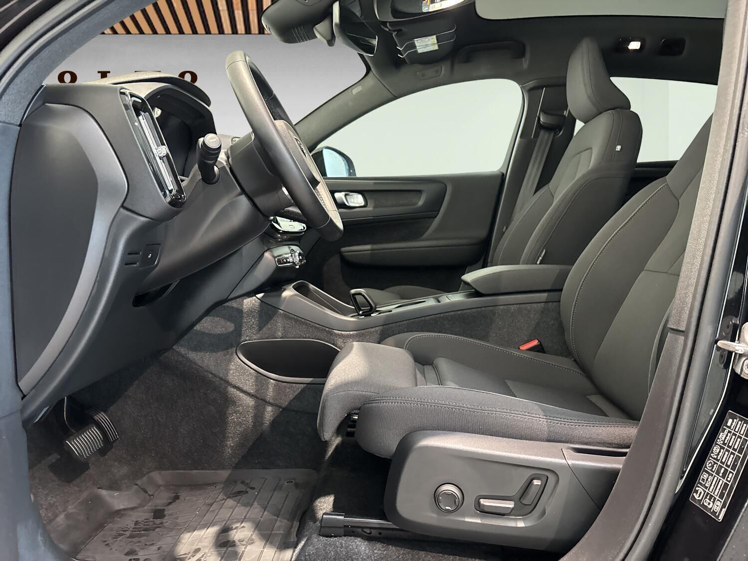 Volvo EC40 Extended Range Black Edition