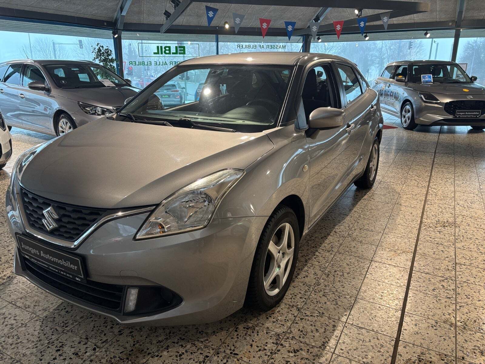 Grå Suzuki Baleno fra 2019