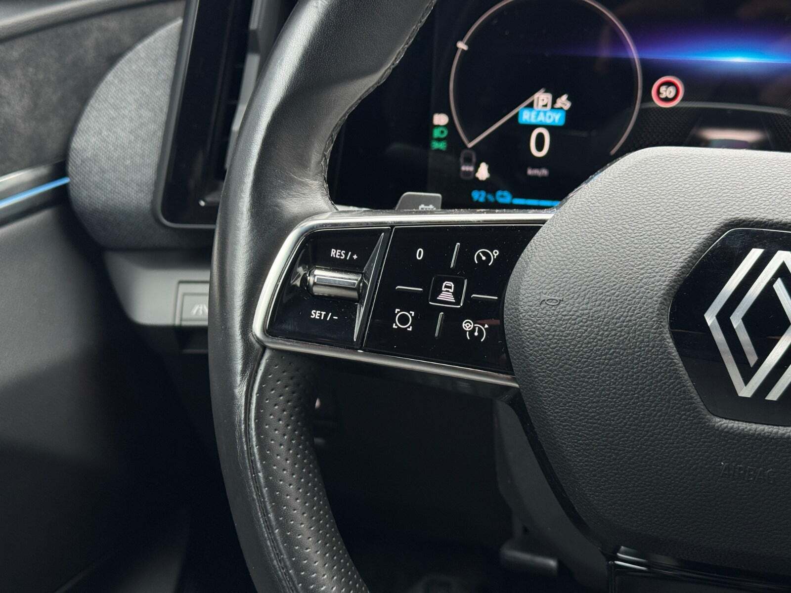 Blå Renault Megane E-Tech fra 2023