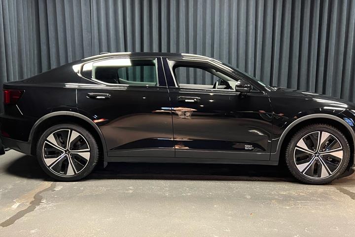 Sort Polestar 2 fra 2023