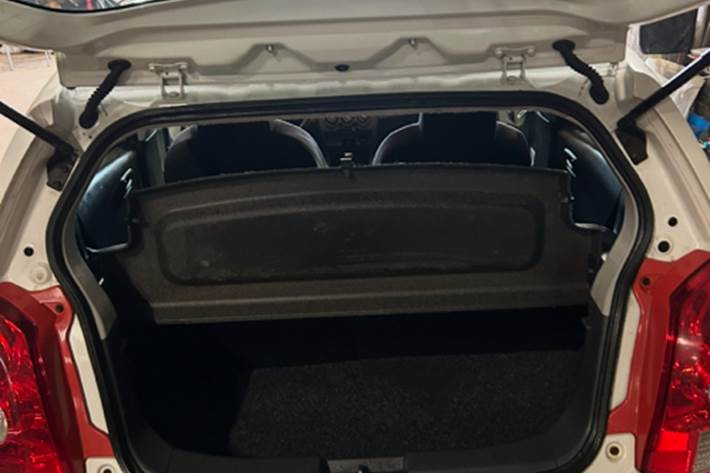 Hvid Nissan Pixo fra 2010 set indefra