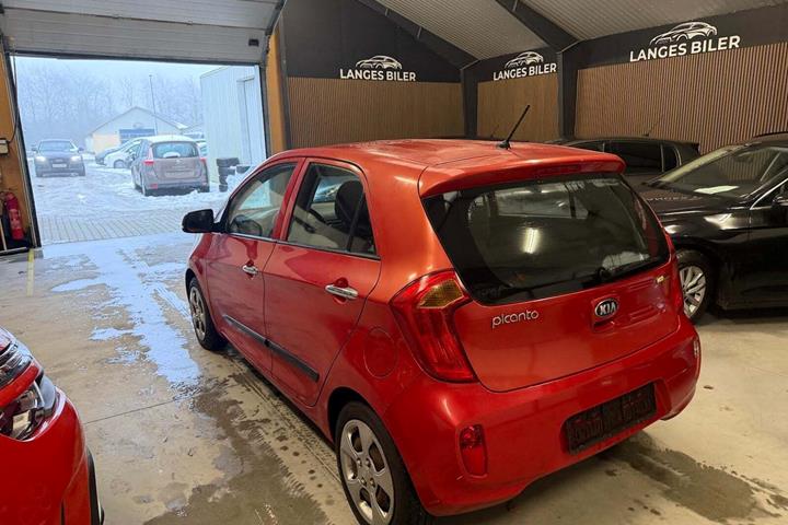 Grå Kia Picanto fra 2013