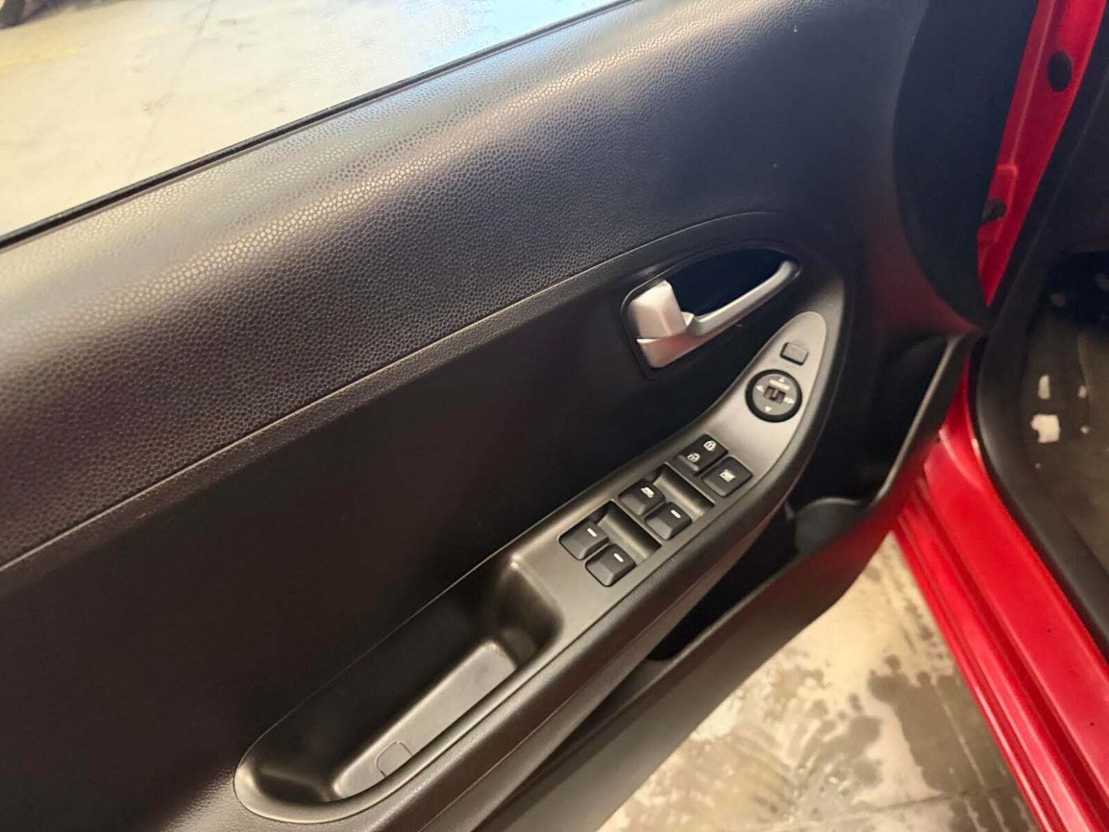 Grå Kia Picanto fra 2013