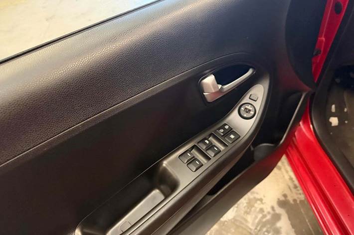 Grå Kia Picanto fra 2013