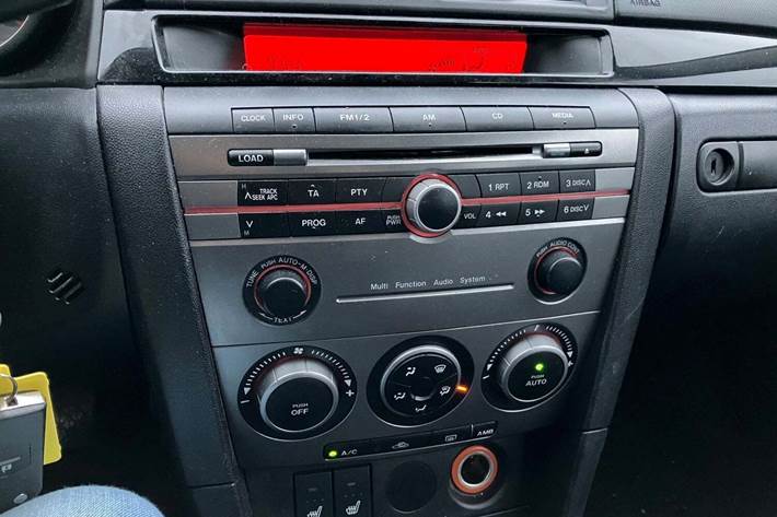 Sølv Mazda 3 fra 2008