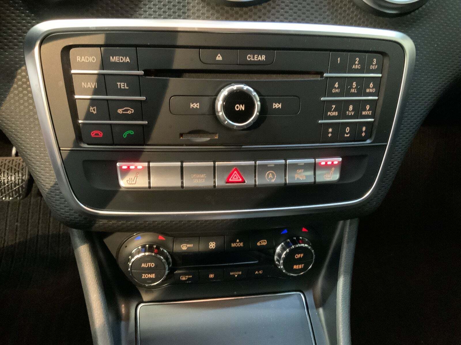 Grå Mercedes A200 fra 2017