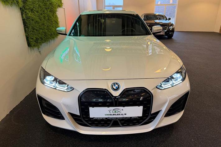 Hvid BMW i4 fra 2024