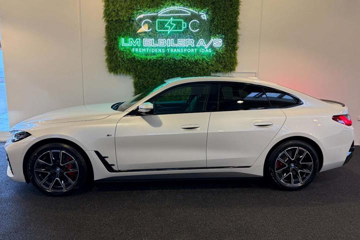 Hvid BMW i4 fra 2024