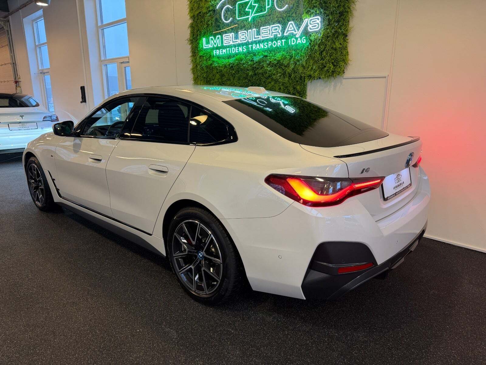 Hvid BMW i4 fra 2024