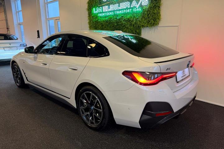 Hvid BMW i4 fra 2024