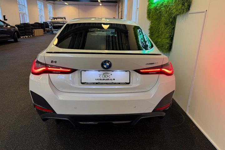 Hvid BMW i4 fra 2024