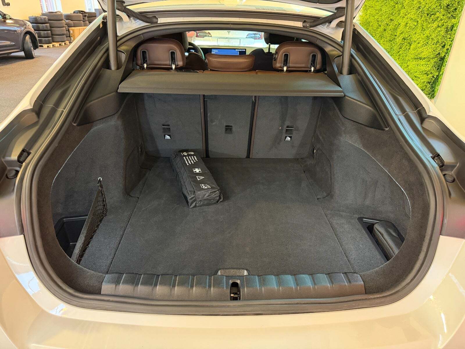Hvid BMW i4 fra 2024